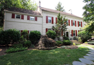 999 Lake Ave, Clark, NJ 07066-2809