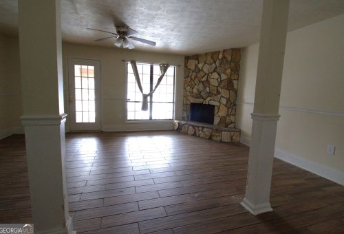 303 Leisure Lake Dr, Warner Robins, GA 31088-6079