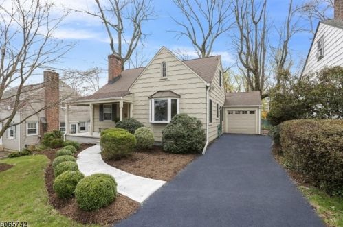 9 Elmwood Ave, Town Center, NJ 07052-1806