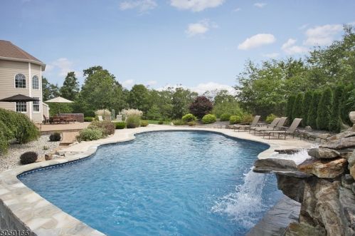179 Glen Rd, Kinnelon, NJ 07405-2711