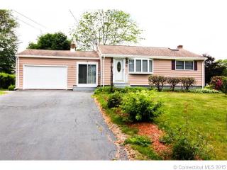50 Rockledge Dr, Meriden, CT 06450-7052