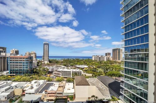 2139 Kuhio Ave, Honolulu HI  96815-2378 exterior