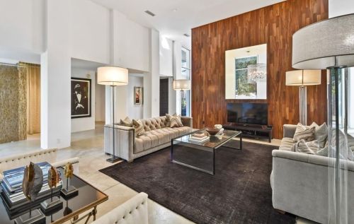 5890 Hilderbrand Dr, Atlanta GA  30328-5149 exterior