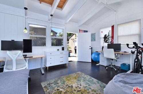 14609 Albers St, Van Nuys CA  91411-3711 exterior