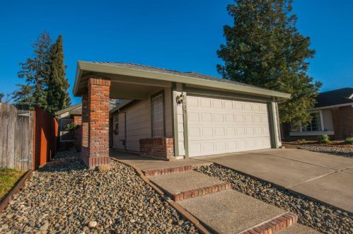 9435 Soaring Oaks Dr, Elk Grove, CA 95758-6510