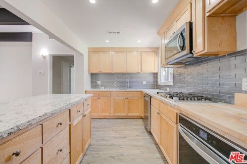 7831 Peachtree Ave, Van Nuys CA  91402-6513 exterior