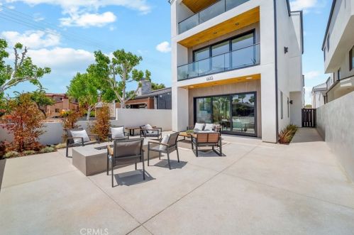 605 12th St, Huntington Beach CA  92648-4035 exterior