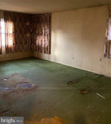 7 Miniature Ln, Willingboro, NJ 08046-3109