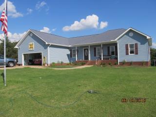 126 Grooms Rd, Puryear, TN 38251-3991