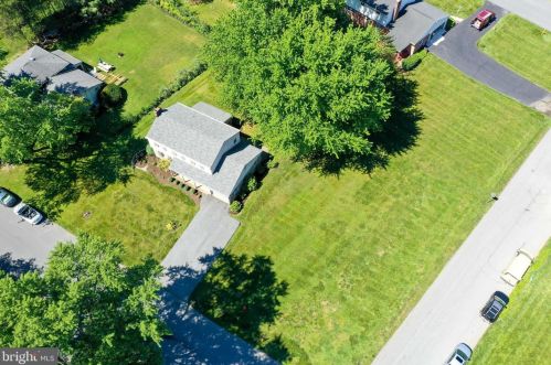 1845 Rockford Ln, Lancaster PA  17601-5028 exterior