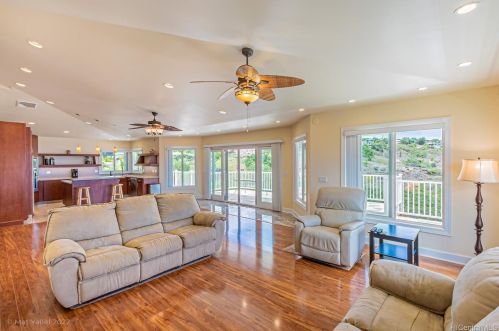 1717 Iwi Way, Honolulu HI  96816-3826 exterior