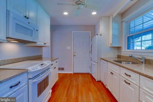 9001 Teddy Rae Ct, Springfield VA 22152-2644 exterior