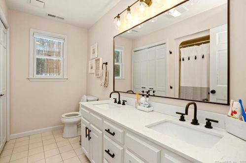 54 Misty Ln, Upper Stepney CT  06468-3215 exterior