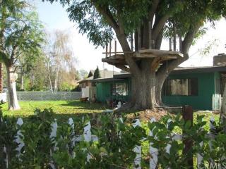 152 Western Ave, Glendale, CA 91201-2861