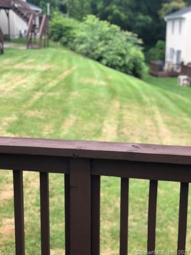94 Clearview Ct, Derby CT  06418-1148 exterior
