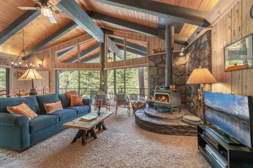 6860 Riv Rd, Truckee CA  exterior