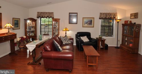 205 Hilltop Cir, Columbus, NJ 08022-1006