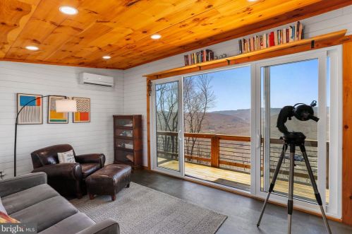 1034 Toms Knob Approach, Lost City WV 26810-8428 exterior