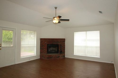 8220 Cloverglen Ln, Fort Worth, TX 76123-1604