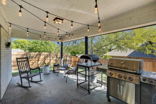 8708 Lake Country Dr, Fort Worth TX  76179-2802 exterior