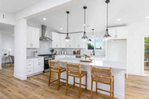 2063 Grandview St, Oceanside CA  92054-5618 exterior