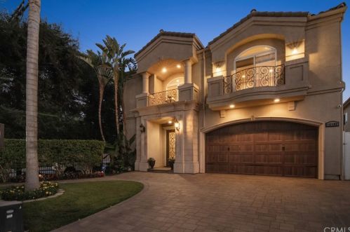 15102 Greenleaf St, Van Nuys, CA 91403-4007