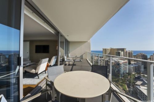 383 Kalaimoku St, Honolulu HI  96815 exterior