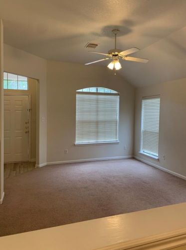 216 Canterbury Dr, Conroe TX  77303-1852 exterior