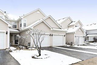 4475 Quill Ln, Waukegan, IL 60085-8621