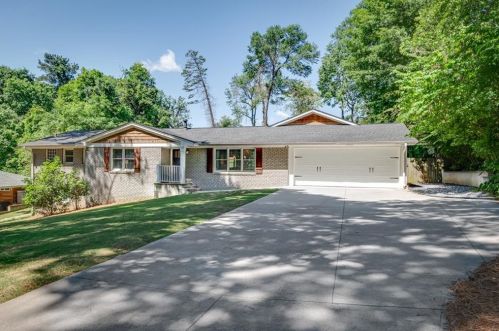 6110 Harleston Rd, Atlanta GA  30328-4108 exterior