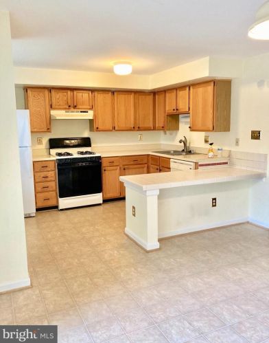 12849 Evansport Pl, Woodbridge VA  22192-6464 exterior