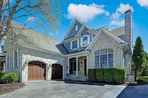 19 Woodstock Ave, Willowbrook, IL 60514-1130