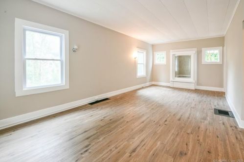 304 Grandview Ave, Waterbury, CT 06708-2227