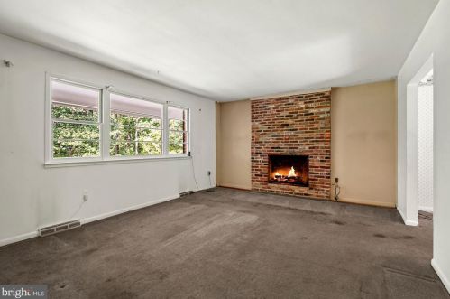 7301 Lackawanna Dr, Springfield VA  22150-4418 exterior