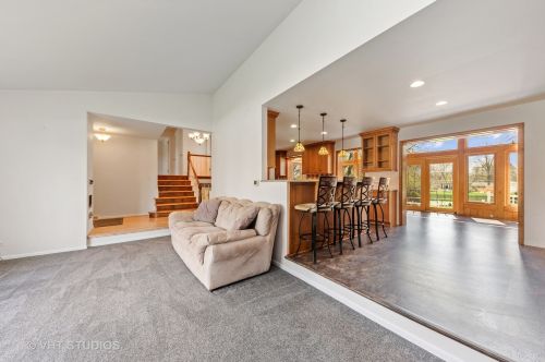765 Bayer Dr, Palatine, IL 60067-2003