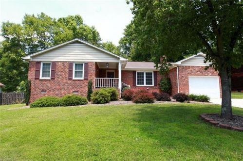 108 Brookleigh Ct, Trinity, NC 27370-9359