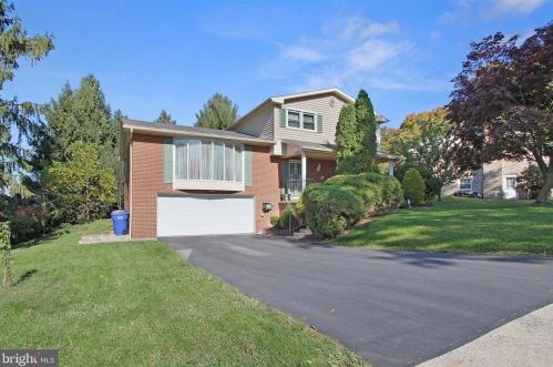 2920 Broxton Ln, York, PA 17402-3823