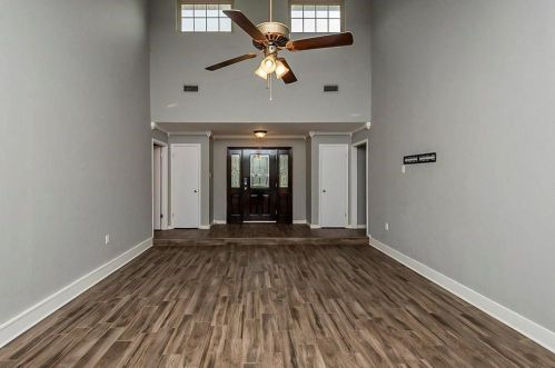 213 Meadowhill Dr, Fort Worth TX  76126-4012 exterior