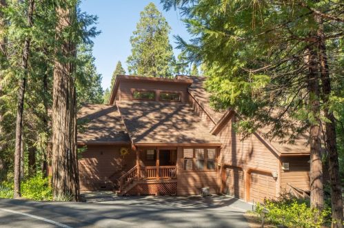 1094 Fairway Ct, Vallecito, CA 95247-9675