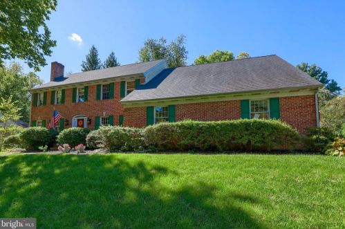 131 Bentley Ln, Lancaster PA  17603-6203 exterior