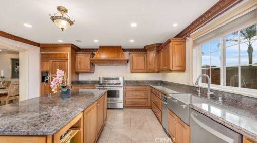 10915 El Coco Cir, Santa Ana CA  92708-5316 exterior