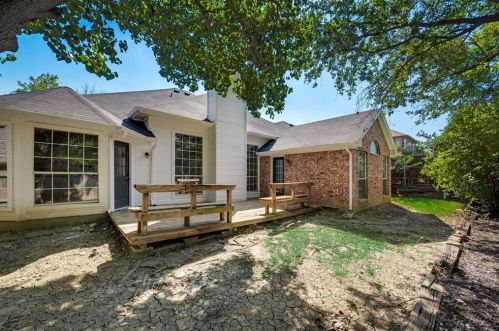 1412 Melody Ln, Carrollton TX  75006-2973 exterior