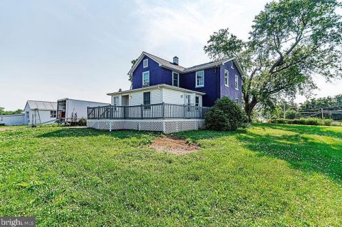8232 Summit Point Rd, Charles Town, WV 25414-5096