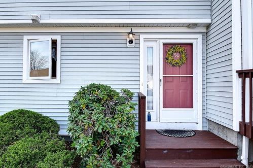 50 Mallard Cv, East Hampton, CT 06424-1046