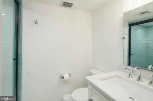 377 Kings Hwy, Tavistock NJ 08033-2004 exterior