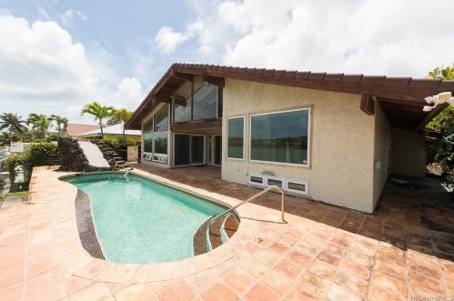 7189 Makaa St, Honolulu, HI 96825-3104