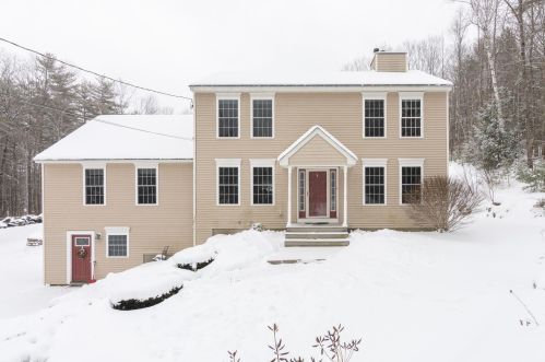 41 Meadow Dr, Weare, NH 03281-4208