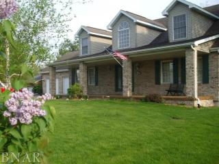 900 Stuart Dr, Heyworth, IL 61745-9662