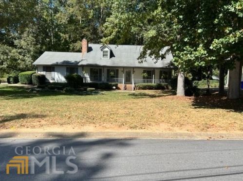 4665 Redspruce Dr, Lilburn, GA 30047-4431