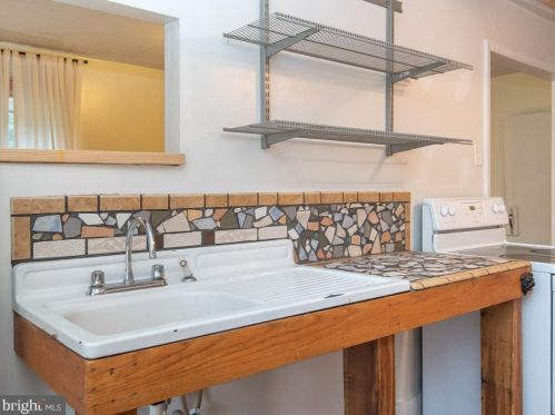 2122 Millcreek Rd, Lancaster PA  17602-4749 exterior